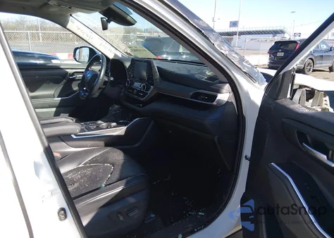 2021 Toyota Highlander Xle z USA, uszkodzony, nr VIN 5TDGZRBH8MS543384